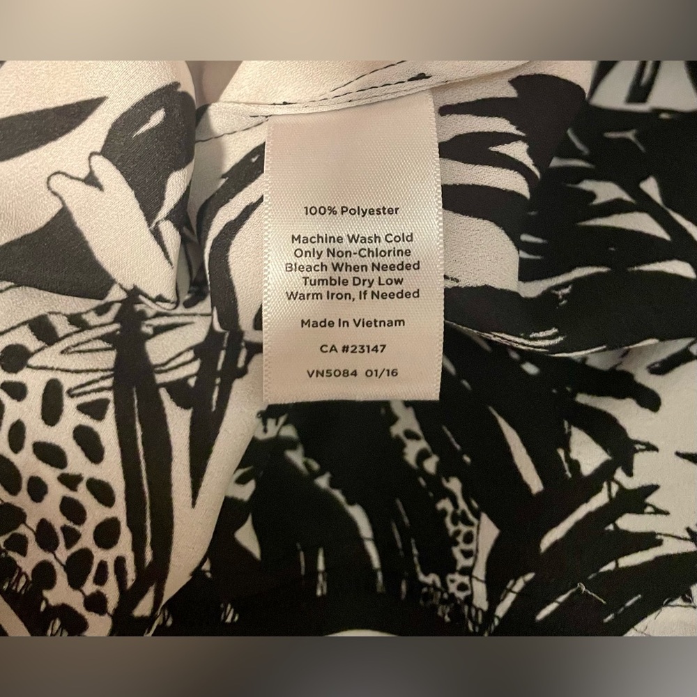 Talbots Black White Floral Palm V-Neck Sleeveless Shirt Blouse Size XL- NWOT - Picture 8 of 9